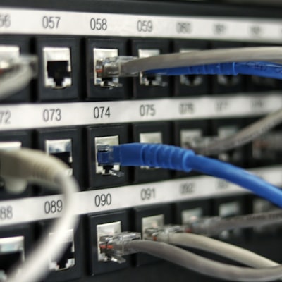Structured network cabling in a patch panel